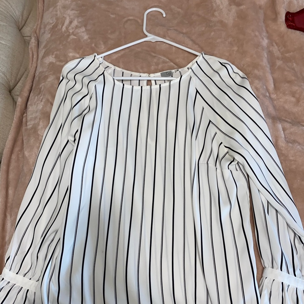 Blouse wih Cute tie up sleeves !